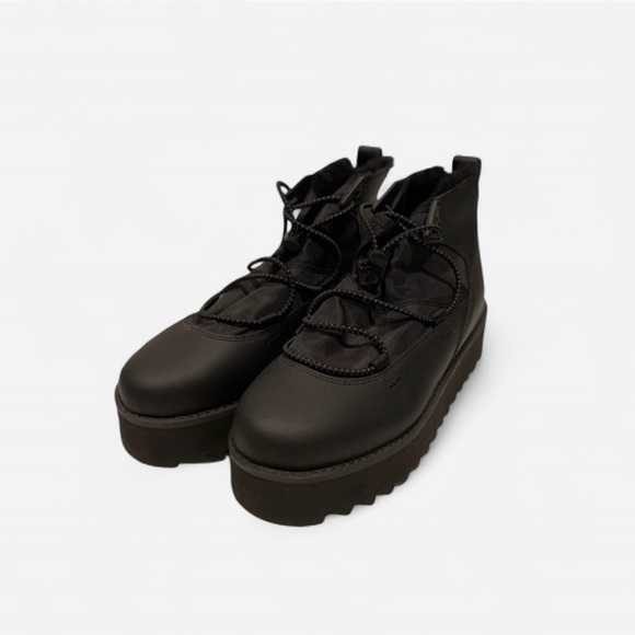 UGG Shoes - UGG Boots Size 6 Women’s (Like New)